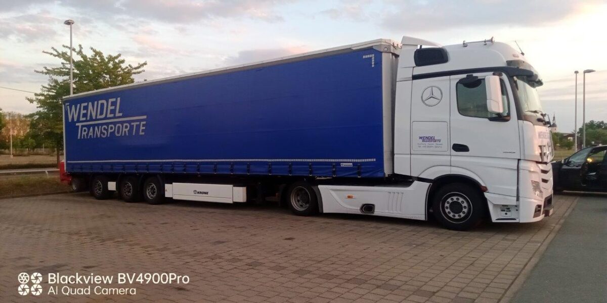 Megatrailer 1
